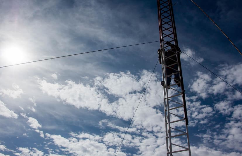 How can AI help the construction industry achieve its sustainability goals?